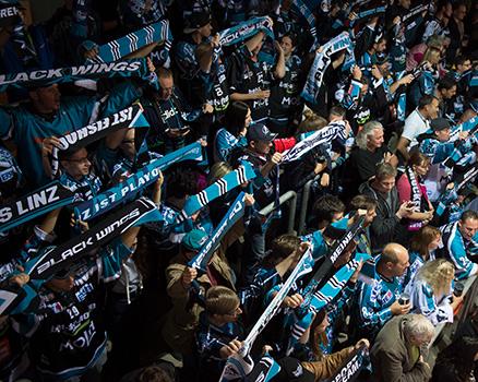 Fans des EHC Liwest Black Wings Linz vs Dornbirner Eishockey Club