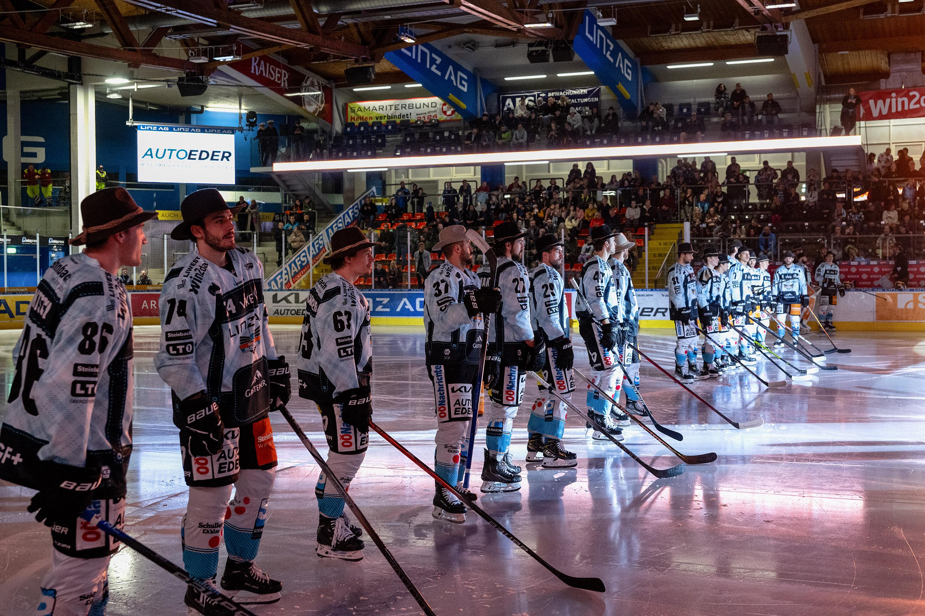 Oktoberfest, Steinbach Black Wings Linz vs Moser Medical Graz 99ers, Linz AG Eisarena