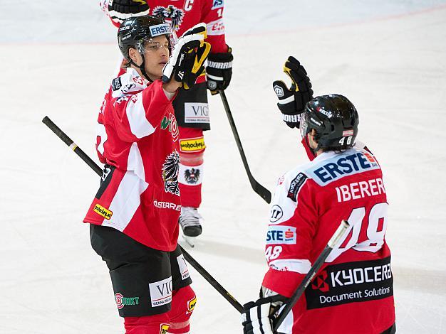 Brian Lebler, AUT, und Florian Iberer, AUT, Lebler feiert sein erstes Tor fuer Team Austria, Oesterreich vs Slowenien, IIHF Euro Hockey Challenge