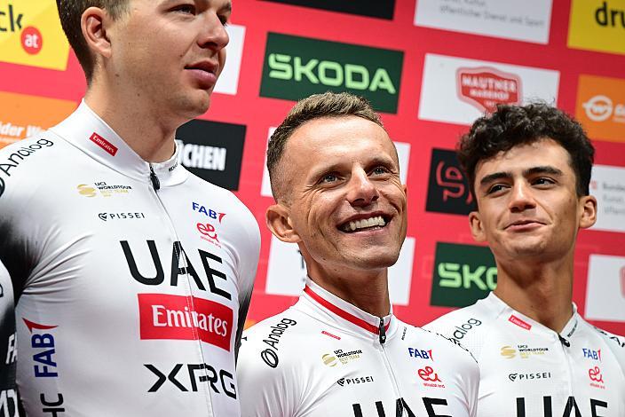 Florian Vermeeersch (BEL, UAE Team Emirates - XRG), Rafal Majka (POL, UAE Team Emirates - XRG), Isaac Del Toro (MEX, UAE Team Emirates - XRG),  Teampräsentation Stadtplatz Steyr, Tour of Austria, Steyr Austria