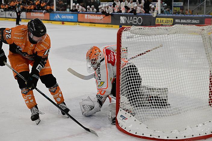 Trenton Bliss (Steinbach Black Wings) trifft im Penalty Shootout  gegen Tormann Nicolas Wieser (Moser Medical Graz 99ers), 7. Runde ICE, Steinbach Black Wings Linz vs Moser Medical Graz 99ers, Linz AG Eisarena 
