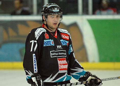 #77 Verteidiger, Ryan Gaucher, Liwest Black Wings Linz