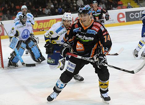 Daniel Oberkofler, Liwest Black Wings Linz trifft gegen KHL Medvescak Zagreb 