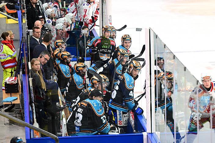 Das Team der Steinbach Black Wings Linz Win2Day ICE Hockey League,  Steinbach Black Wings Linz vs EC KAC,  Linz AG Eisarena 