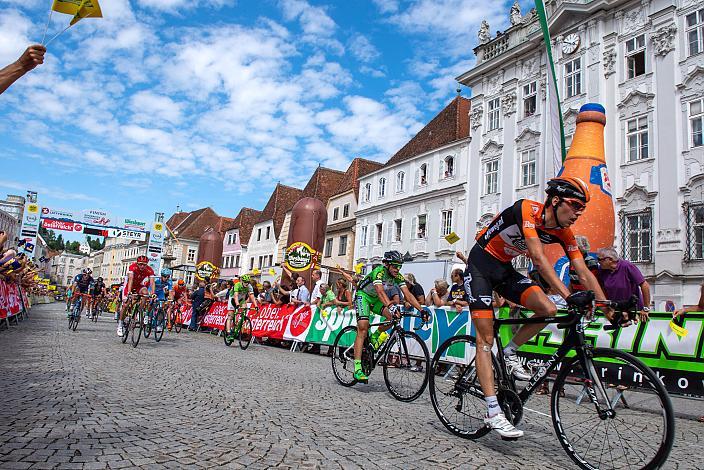 Zieleinlauf am Stadtplatz Steyr, Dominik Hrinkow (AUT, Hrinkow Advarics Cycleang Team) 2. Etappe Mondsee - Steyr, 68. Int. Österreich-Rundfahrt-Tour of Austria (2.1)