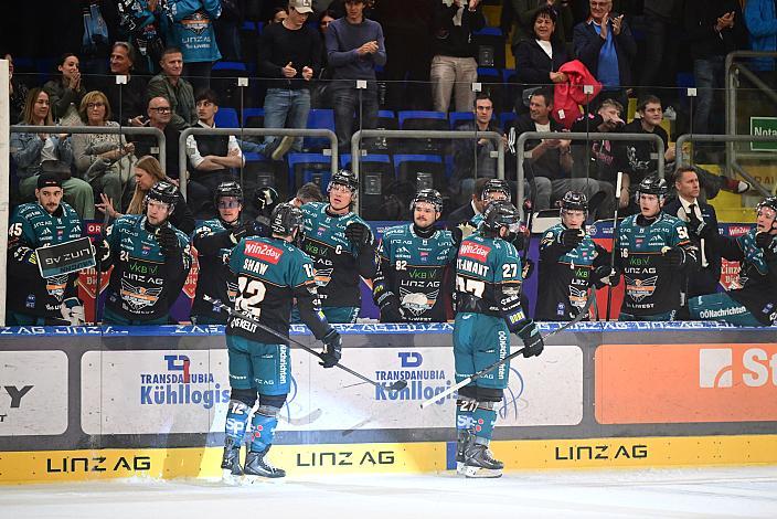 Die Steinbach Black Wings Linz feiern das Tor zum 3 zu 0 durch Shawn St.Amant (Steinbach Black Wings Linz) 3. Runde ICE, Steinbach Black Wings Linz vs Olimpija Ljubljana, Linz AG Eisarena