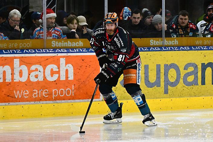 Sean Collins (Steinbach Black Wings Linz) Steinbach Black Wings Linz vs Hydro Fehervar AV19, Weihnachtstrikot ICE Eishockey Liga, Linz AG Eisarena