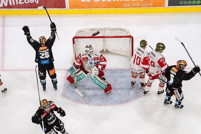 Martin Schumnig (Steinbach Black Wings Linz) jubelt Steinbach Black Wings Linz vs HCB Südtirol Alperia, Viertelfinale, 6. Runde ICE Hockey League, Linz AG Eisarena 