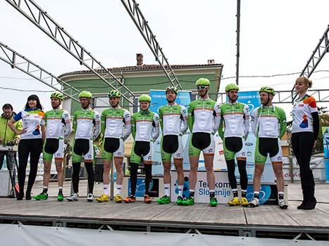 Team Hrinkow am Start zum GP Isola, Slowenien v.l. Sebastian Baldauf, Clemens Fankhauser, Alexander Meier, Dominik Hrinkow, Josef Benetseder, Andreas Hofer, Andreas Graf, Andreas Mueller, Hrinkow Adverics Cycleang Team