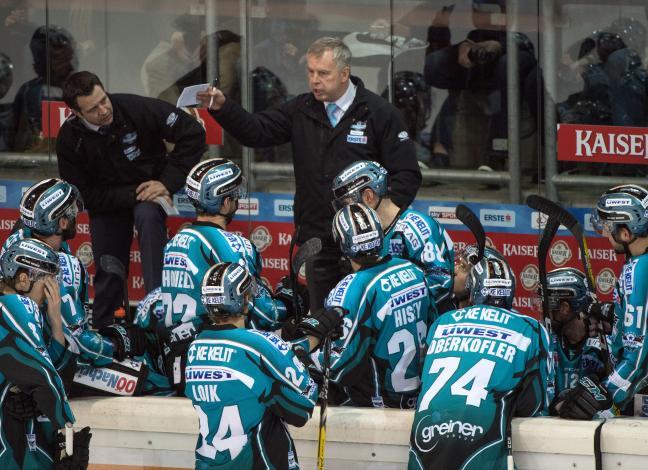 Head-Coach Robert Daum (EHC Liwest Black Wings Linz)  EHC Liwest Black Wings Linz vs HDD Olimpija Ljubljana 