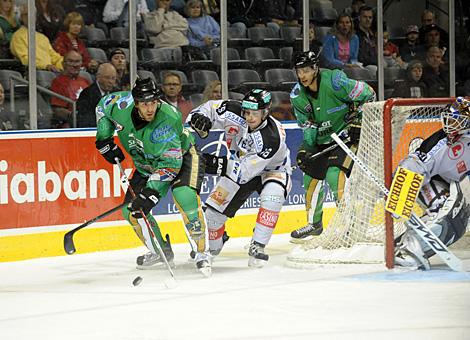 #23 eric Nystrom, London Pro Knights verfolgt von der #16 Rafael Diax, EV Zug.