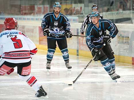 #12 Chad Rau, und #58 Sebastien Piche, Linz, HC TWK Innsbruck vs. EHC Liwest Black Wings Linz Testspiel, Haiefest