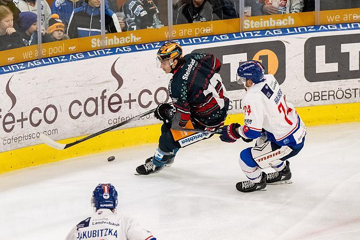 Raffael Aigner (Steinbach Black Wings), Nathaneal Halbert (HC Tiwag Innsbruck - Die Haie)  Weihnachtsspiel, Steinbach Black Wings Linz vs HC TIWAG Innsbruck - Die Haie , Linz AG Eisarena