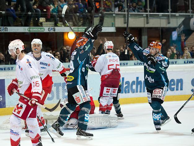 Gregor Baumgartner, Linz jubelt mit Brad Moran, EHC Liwest Black Wings Linz vs HCB Suedtirol, Bozen