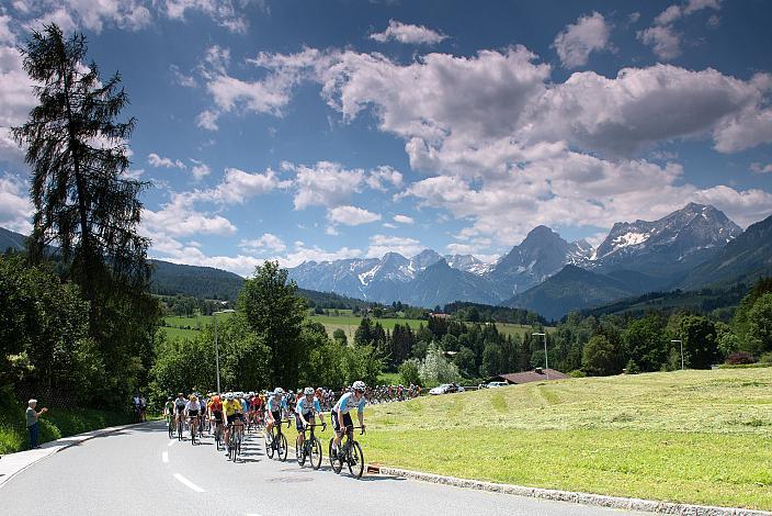 Das Peleton im Anstieg nach Vorderstoder, St.Florian, Asten - Resort Hinterstoder, Höss, Int. Raiffeisen Oberösterreich Rundfahrt UCI Kat. 2.2