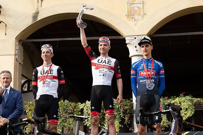 v.l. 2. Platz David Formolo (ITA, UAE Team Emirates), Sieger Marc Hischi (SUI, UAE Team Emirates), 3. Platz Nicola Conci (ITA, Alpecin-Dekeuninck), Veneto Classic, Treviso - Bassano del Grappa, Veneto, ITA 190km