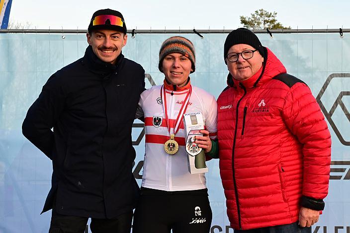 Staatsmeister 2024 Damen Nadja Heigl (AUT, KTM Alchemist bp Brenta Breaks), Harald J. Mayer (ÖRV, Präsident Österreichischer Radsportverband, Cycling Austria),  Rad Cyclo Cross, ÖSTM/ÖM Querfeldein, Ciclo Cross, Cycling Austria, Maria Enzersdorf, NÖ