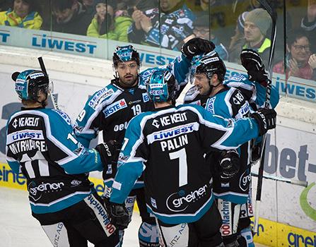 Linz feiert den Ausgleich, EHC Liwest Black Wings Linz vs Dornbirner Eishockey Club