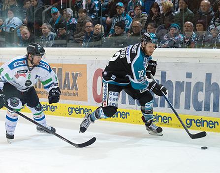 Kevin Moderer (EHC Liwest Black Wings Linz) und Roland Kaspitz (HDD TELEMACH Olimpija Ljubljana), und EHC Liwest Black Wings Linz vs HDD TELEMACH Olimpija Ljubljana, Laibach