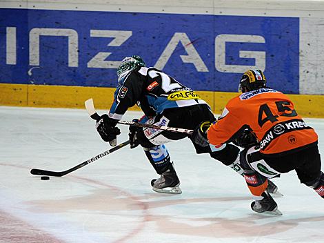 Mike Ouellette Linz und Robert Kantor, Graz, EHC Liwest Black Wings Linz vs. Moser Medical Graz 99ers
