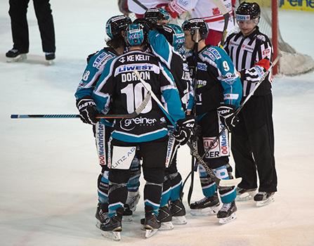 Linz feiert EHC Liwest Black Wings Linz vs HCB Suedtirol