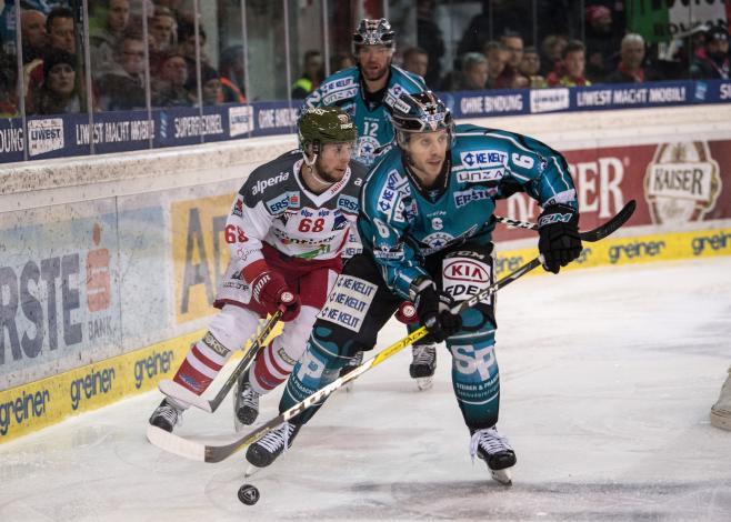 Jonathan D Aversa (EHC Liwest Black Wings Linz)  EHC Liwest Black Wings Linz vs HCB Suedtirol Alperia 1. Viertelfinale