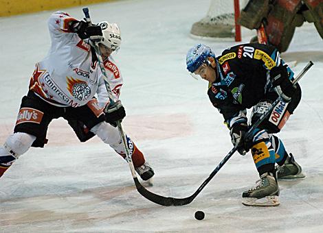 #20 Brad Purdie, Stuermer, EHC Liwest Black Wings Linz beim Bully.