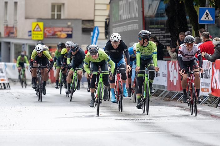 Jaka Primozic (SLO, Hrinkow Advarics) gewinnt den Sprint des Feldes, Radsport, Herren Radliga, Kufstein, Tirol, Radliga Finale 2022 