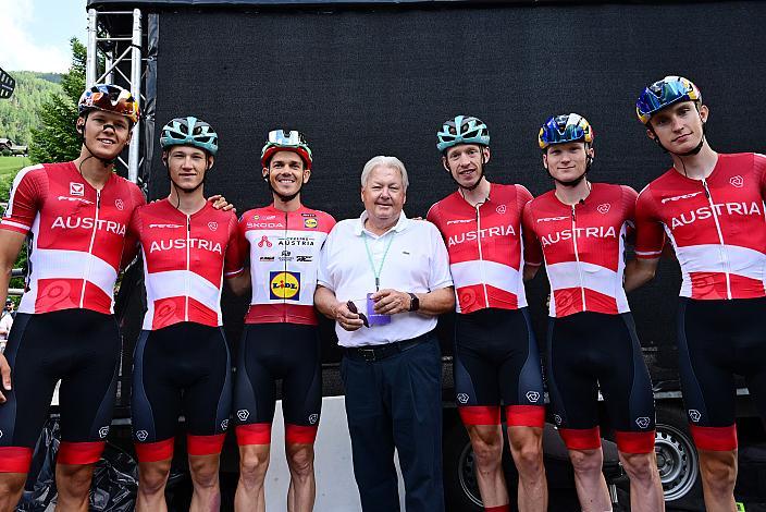 v.l. Paul Verbnjak (AUT, Austria), Valentin Hofer (AUT, Austria), Gregor Mühlberger (AUT, Austria), Harald J. Mayer (ÖRV, Präsident Österreichischer Radsportverband, Cycling Austria), Rainer Kepplinger (AUT, Austria), Sebastian Putz (AUT, Austria), Alexander Hajek (AUT, Austria)  2. Etappe von Bad Kleinkircheim auf den Großglockner, 188km, Tour of Austria