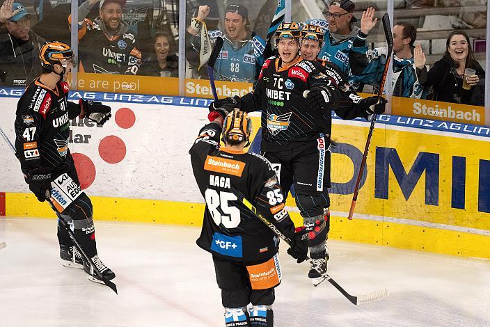 Brian Lebler (Steinbach Black Wings Linz) feiert das Tor zum 1 zu 0,  Steinbach Black Wings Linz vs EC iDM Wärmepumpen VSV, 1. Runde, Steinbach Black Wings Linz, Linz AG Eisarena 