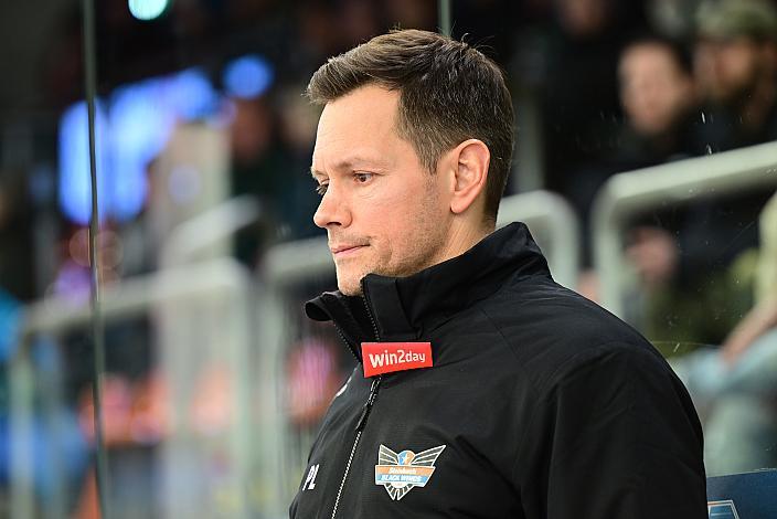 Head Coach Philipp Lukas (Steinbach Black Wings Linz)  Win2Day ICE Hockey League,  Steinbach Black Wings Linz vs  Pioneers Vorarlberg,  Linz AG Eisarena 