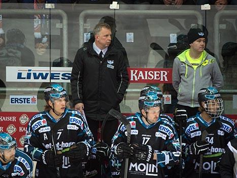 Trainer Robert Daum, Linz EHC Liwest Black Wings Linz vs HC TWK Innsbruck