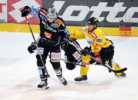 Martin Grabher Meier Liwest Black Wings Linz vs. Silvio Jakobitsch EV Vienna Capitals