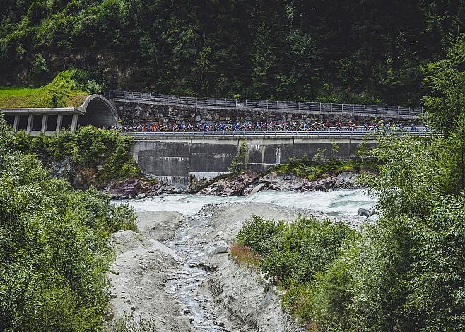 Das Feld im Iseltal, 4. Etappe Kitzbuehel - PrÃ¤graten  70. Ã–sterreich Rundfahrt 
