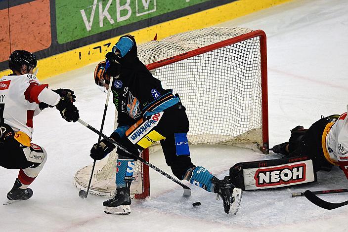 Shawn St.Amant (Steinbach Black Wings Linz) trifft zum 3 zu 1, Win2Day ICE Hockey League,  Steinbach Black Wings Linz vs Pioneers Vorarlberg,  Linz AG Eisarena