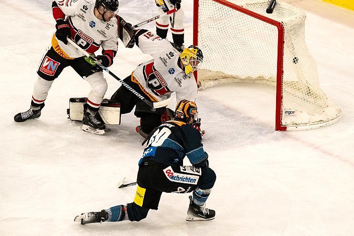 Julian Pusnik (Steinbach Black Wings Linz) erzielt das 1 zu 0, Steinbach Black Wings Linz vs BEMER Pioneers Vorarlberg, ICE Eishockey Liga, Linz AG Eisarena