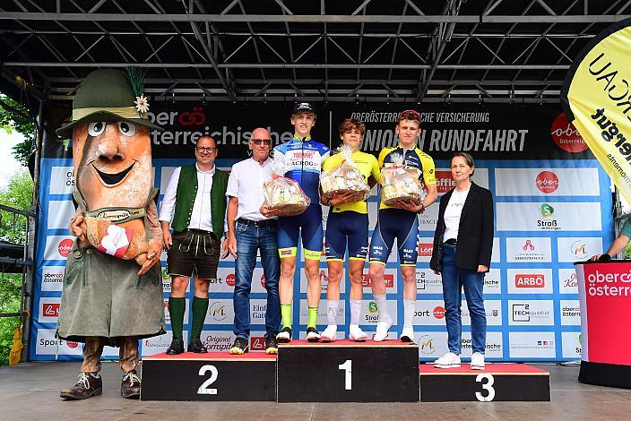 Podest Gesamt, 2. Platz Jasper Verbrugge (BEL, Acrog-Tormans), Etappensieger und Gesamtsieger Dan Dikman (NED, Willebrord Wil Vooruit), 3. Platz Oscar Amey (GBR, Willebrord Wil Vooruit), 50. OÖ Junioren Rundfahrt, 3. Etappe Bad Wimsbach Strass im Attergau