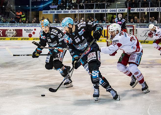 Mark McNeill (EHC Liwest Black Wings Linz), Dan DaSilva (EHC Liwest Black Wings Linz), Siim Liivik (EC KAC), Eishockey,  2. Viertelfinale EHC Liwest Black Wings Linz vs EC KAC