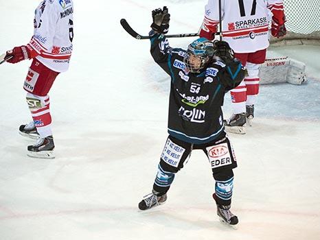 Mate Gaspar, Linz feiert, EHC Liwest Black Wings Linz vs HCB Suedtirol