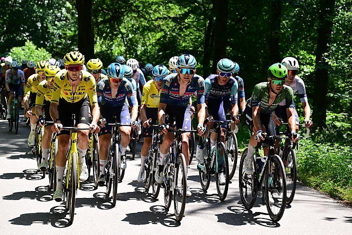 Das Peloton unterwegs im Mühlviertel 4. Etappe Aigen - Schlägl - Aigen - Schlägl, Bergwertung  Oberkappel, Riccardo Zoidl (AUT, Hrinkow Advarics) 16. Int. Oberösterreich Rundfahrt