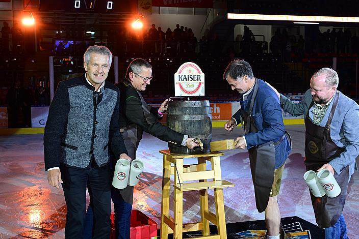 Bieranstich mit Präsident Peter Nader (Steinbach Black Wings Linz), Josef Paukenhaider, regionaler Verkaufsdirektor der Brau Union Österreich, Helmut Eder (Auto Eder),  Oktoberfest, Steinbach Black Wings Linz vs Moser Medical Graz 99ers, Linz AG Eisarena,