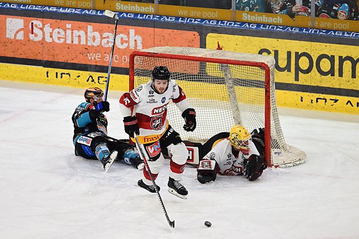 Andreas Kristler (Steinbach Black Wings Linz), Julian Metzler (Pioneers Vorarlberg), Tormann Alex Caffi (Bemer Pioneers Vorarlberg) Win2Day ICE Hockey League,  Steinbach Black Wings Linz vs Pioneers Vorarlberg,  Linz AG Eisarena 