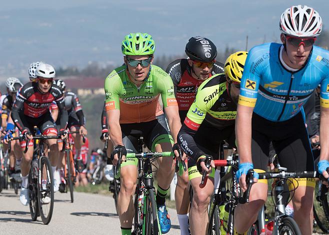 Das Hauptfeld beim Kirschbluetenrennen Sebastian Schönberger (AUT, Hrinkow Advarics Cycleang)
Das Hauptfeld beim Kirschbluetenrennen Sebastian SchÃ¶nberger (AUT, Hrinkow Advarics Cycleang)