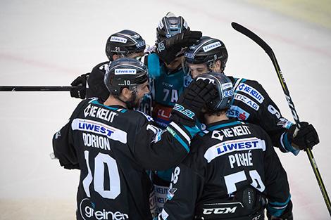 Linz feiert  EHC Liwest Black Wings Linz vs Dornbirn Bulldogs
