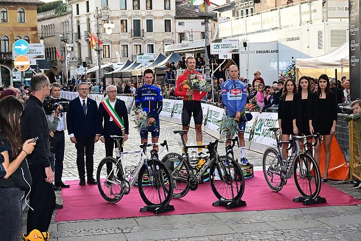 Das Podest 2. Platz  Romain Gregoire (FRA, Groupama - FDJ), der Sieger Magnus Kort (DEN, Uno-X Mobility), 3. Platz Xandro Meurisse (BEL, Alpecin-Deceuninck),  Veneto Classic, Soave - Bassano del Grappa,, Veneto