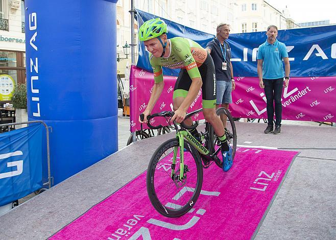 Daniel Eichinger (AUT, Hrinkow Advarics Cycleang Team) Linz Hauptplatz, Martinskirche,  Radsport 10. Int. OOE Rundfahrt Prolog