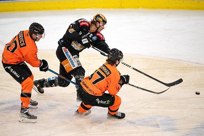 Brian Lebler (Steinbach Black Wings Linz), Zintis-Nauris Zusevics (Moser Medical Graz 99ers), Gustav Bouramman (Moser Medical Graz 99ers)Steinbach Black Wings Linz vs Moser Medical Graz 99ers, Pre-Play-Offs, 1. Runde ICE Hockey League, Steinbach Black Wings Linz, Linz AG Eisarena 