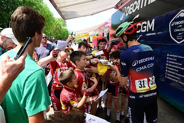 Felix Gall (AUT, Decathlon CMA CGM Team) 19 Etappe. Feltre  -  Alleghe (Piani di Pezze)   (151km) 109. Giro d Italia