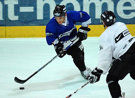 Der Stuermer Brad Purdie, EHC Liwest Black Wings Linz, auch im Training sehr motiviert.