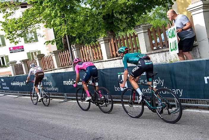 Felix Gall (AUT, AG2R Citroen Team), Richard Carapaz (ECU, Ineos Grenadiers), Jai Hindley (AUS, Bora - Hansgrohe), Stage 17 Ponte di Legno - Lavarone, 105. Giro d Italia, UCI Worl Tour